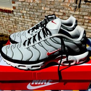 Nike Air Max Plus Mens size 12. Photon Dust/Varsity Red.